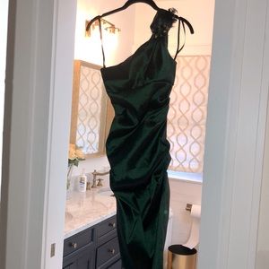 Emerald green cocktail dress. One shoulder.